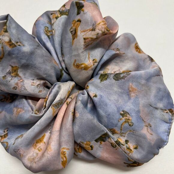 Common Era Botticelli's Daydream Oversize Scrunchie - Picture 4 of 7